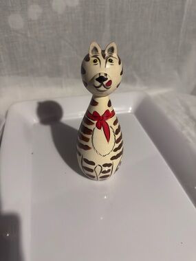 Hand-Painted wooden Cat nesting dolls in Cream with Red Bow